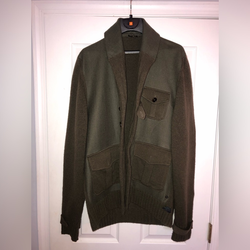 Men’s fendi sweater (Negotiable)